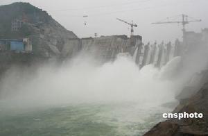 （图）龙滩水电站大坝形成世界最大人工瀑布
